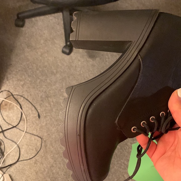 Sexy heel boots - Picture 3 of 3